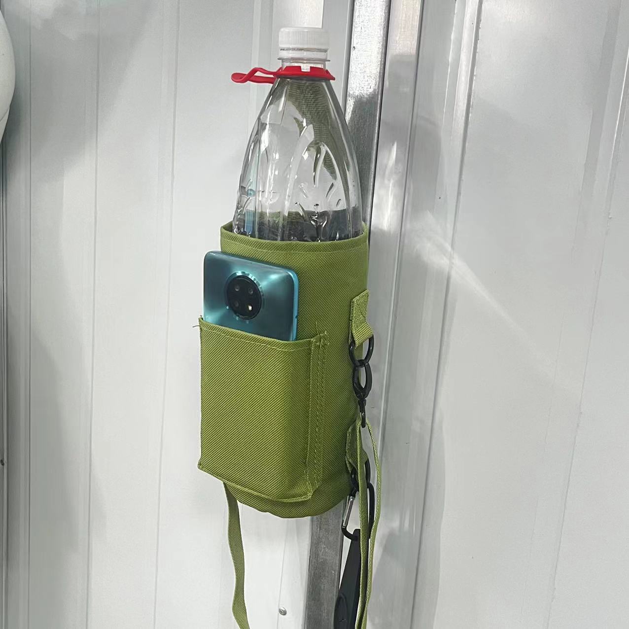 Magnetic Gym Water Bottle Bag ? Hands-Free Workout Storage